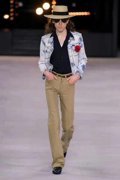 Look 37